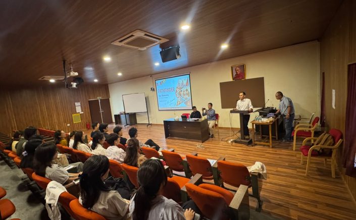 ཤེས་རིག་ལས་ཁུངས་ནས་དབྱར་ཁའི་ཉམས་གསོག་ཟབ་སྦྱོང་ཐོག་མཉམ་ཞུགས་གནང་མཁན་རྣམས་ལ་ཉིན་གྲངས་གསུམ་རིང་རྒྱུས་མངའ་ལམ་སྟོན་གནང་བ།