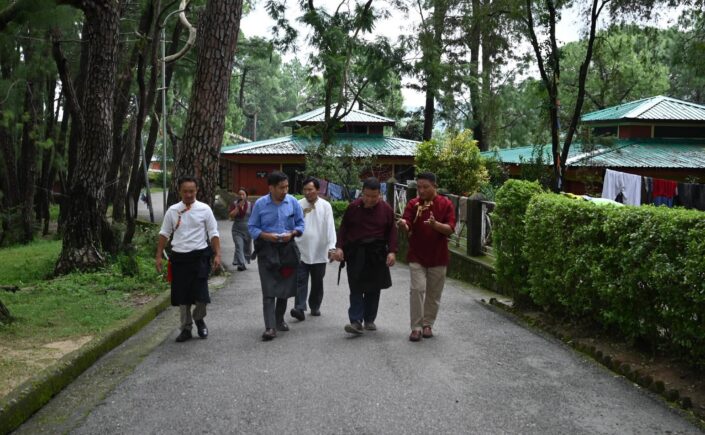 ཤེས་རིག་བཀའ་བློན་མཆོག་གིས་དྷ་སྟེང་བོད་ཕྲུག་ཁྱིམ་སྡེ་དང་གྷོ་པལ་པུར་བོད་ཕྲུག་ཁྱིམ་སྡེ་བཅས་སུ་འཚམས་གཟིགས་གནང་བ།