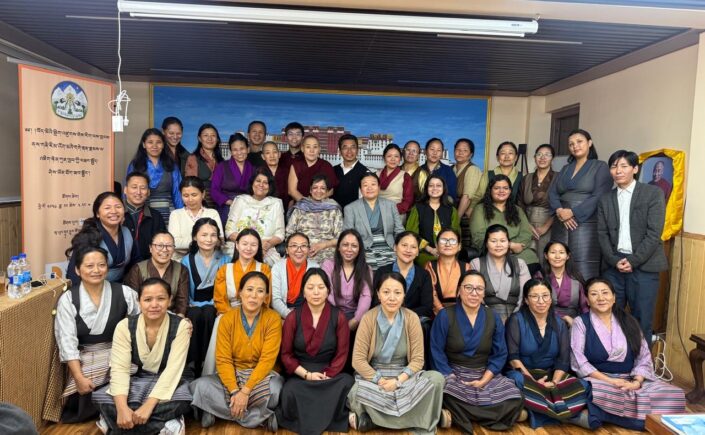 འཇིག་རྟེན་ཀུན་ཁྱབ་ཀྱི་བཟང་སྤྱོད་ཤེས་ཡོན་ཐོག་ཟབ་སྦྱོང་ལེགས་གྲུབ་ཟིན་པ།